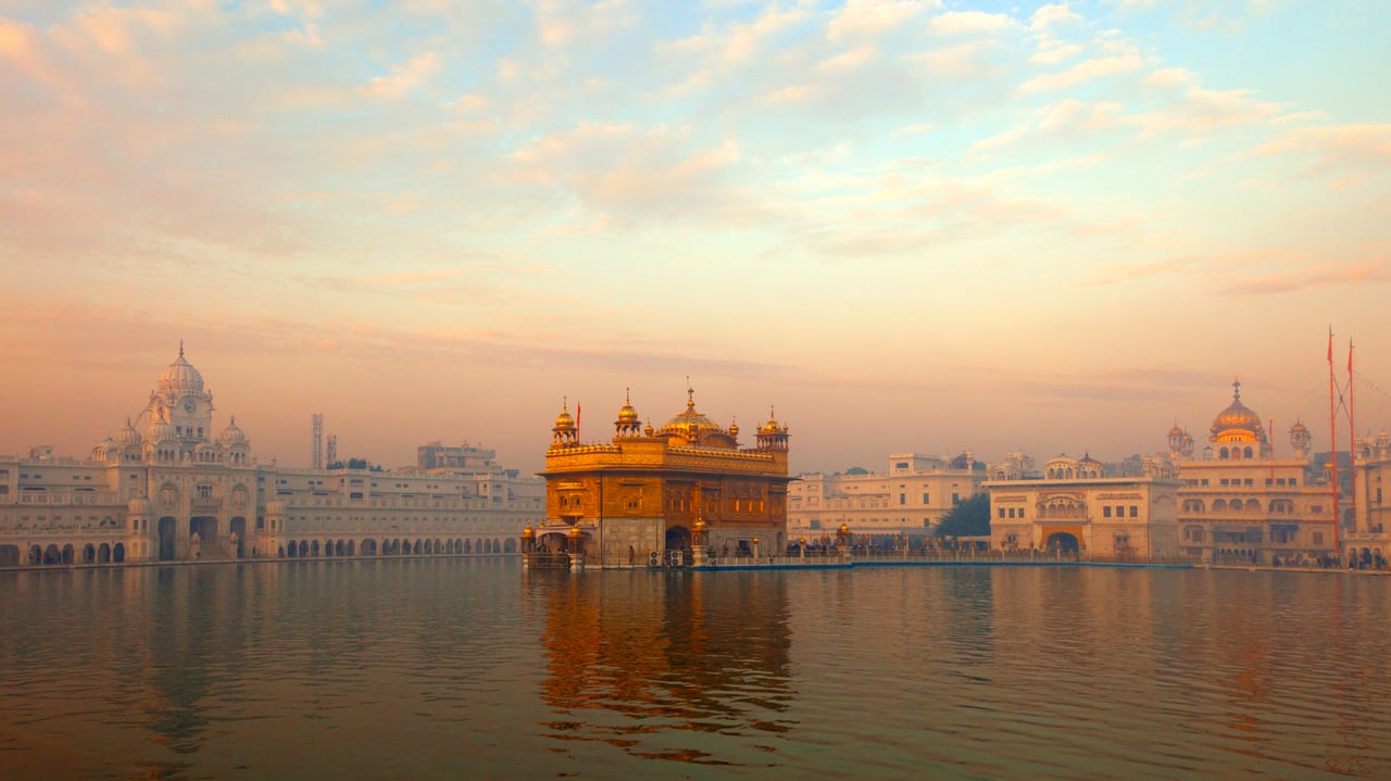 Morning view of the Golden Temple in Amritsar, India (© Adrian Pope/Getty Images)