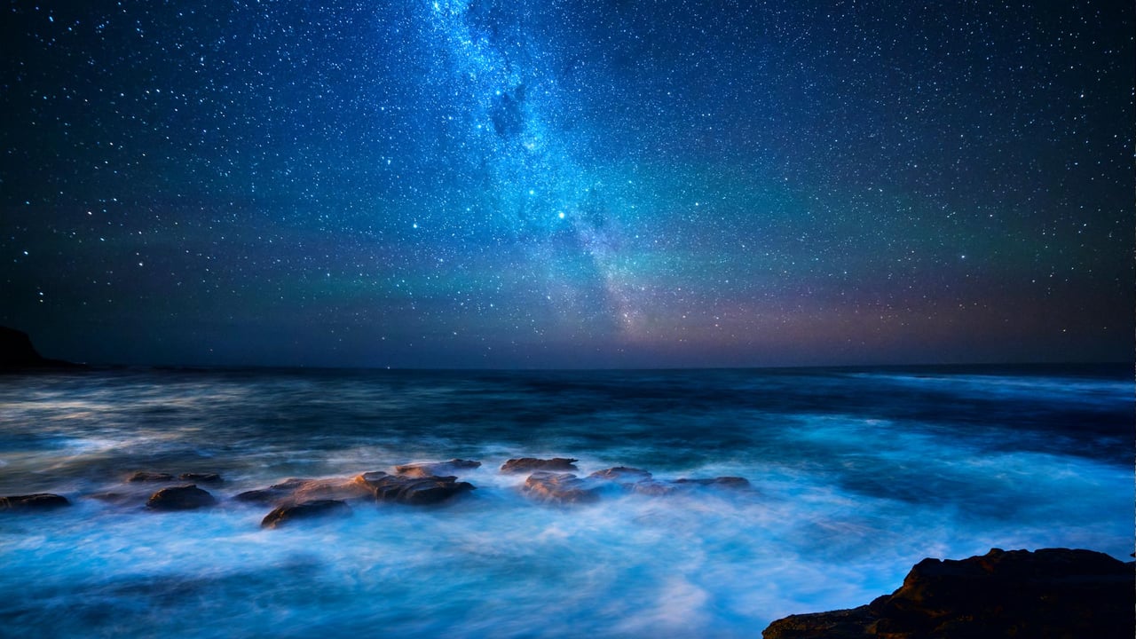 View of the Milky Way from the Great Ocean Road, Victoria, Australia (© idizimage/iStock/Getty Images Plus)