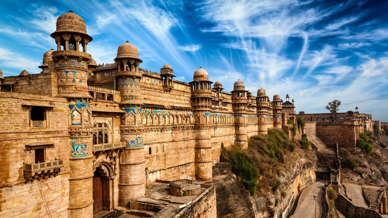 Gwalior fort in daytime. Gwalior, Madhya Pradesh, India. (© Dmitry Rukhlenko-Photos of India/Alamy Stock Photo)