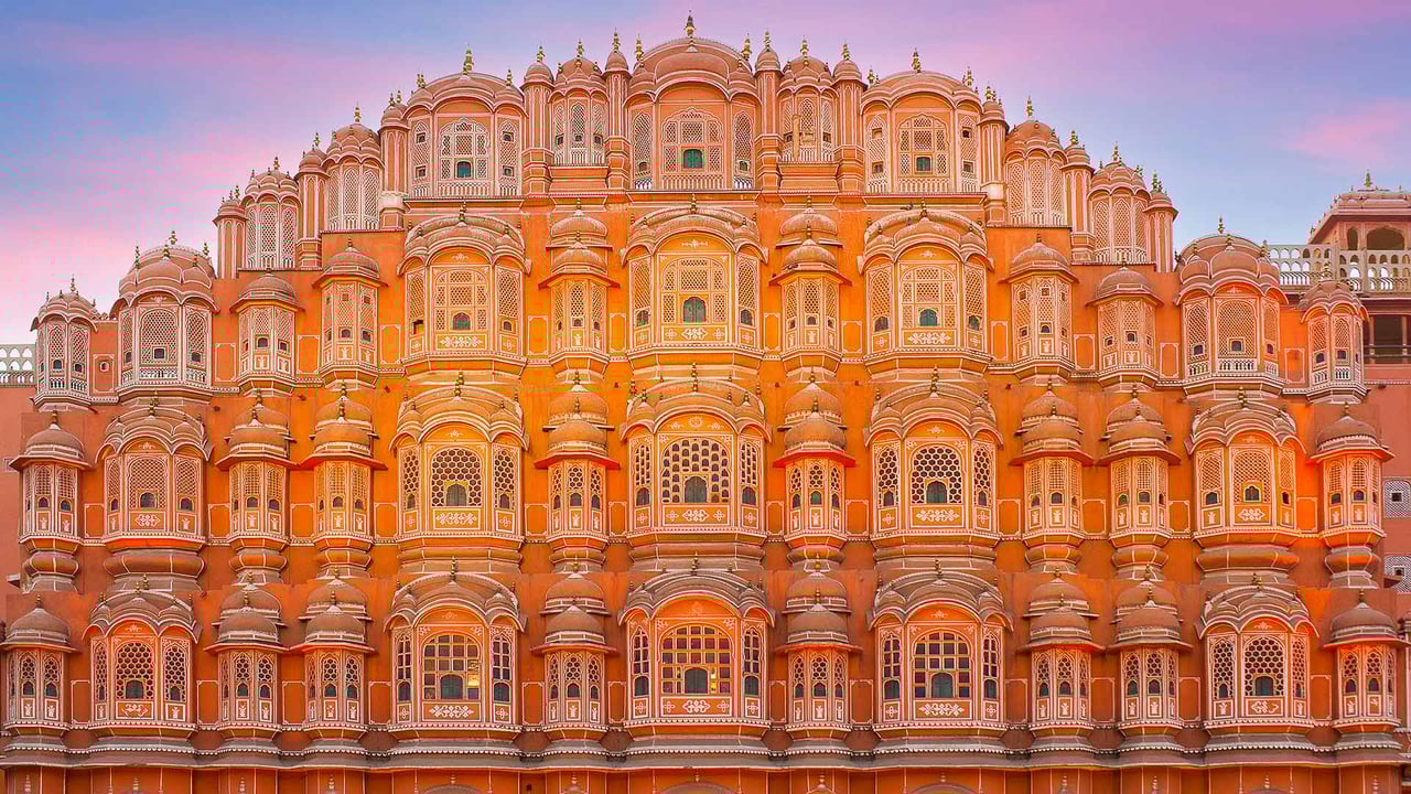 Hawa Mahal, Jaipur, Rajasthan, India (© Mazur Travel/Shutterstock)