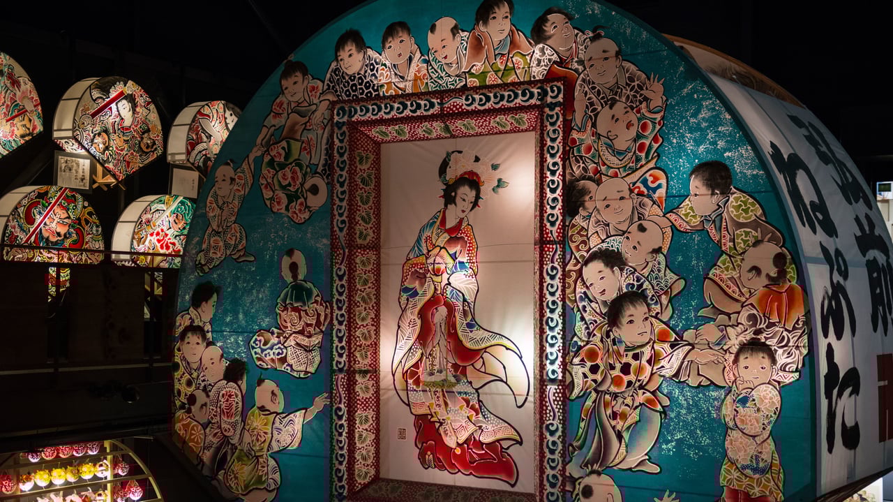 ｢弘前ねぷたまつり｣青森県, 弘前市 (© David Parker/Alamy Stock Photo)