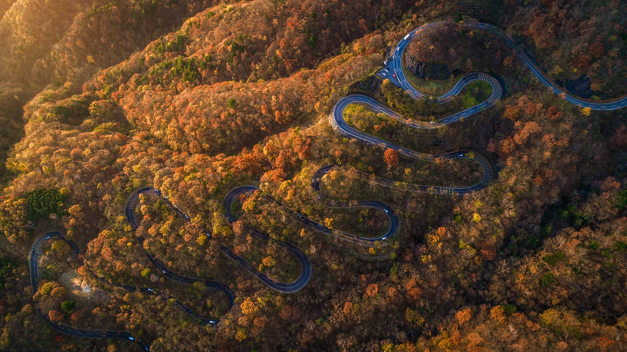 Route d'Irohazaka en automne, Nikkō, Tochigi, Japon (© oneinchpunch/Shutterstock)
