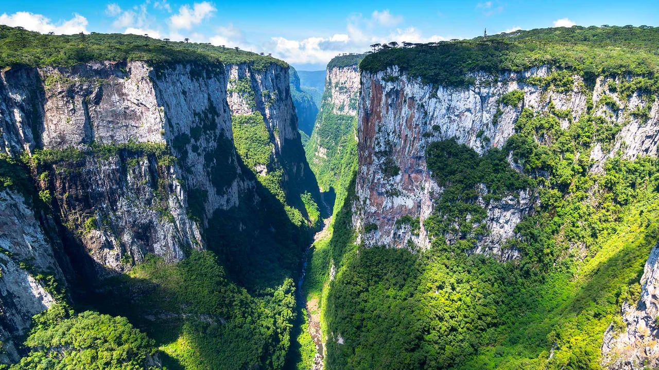Itaimbezinho canyon (© NidoHuebl/Getty Images)