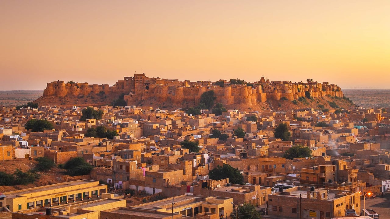 Jaisalmer Fort in sunset light in Rajasthan, India (© Getty Images)