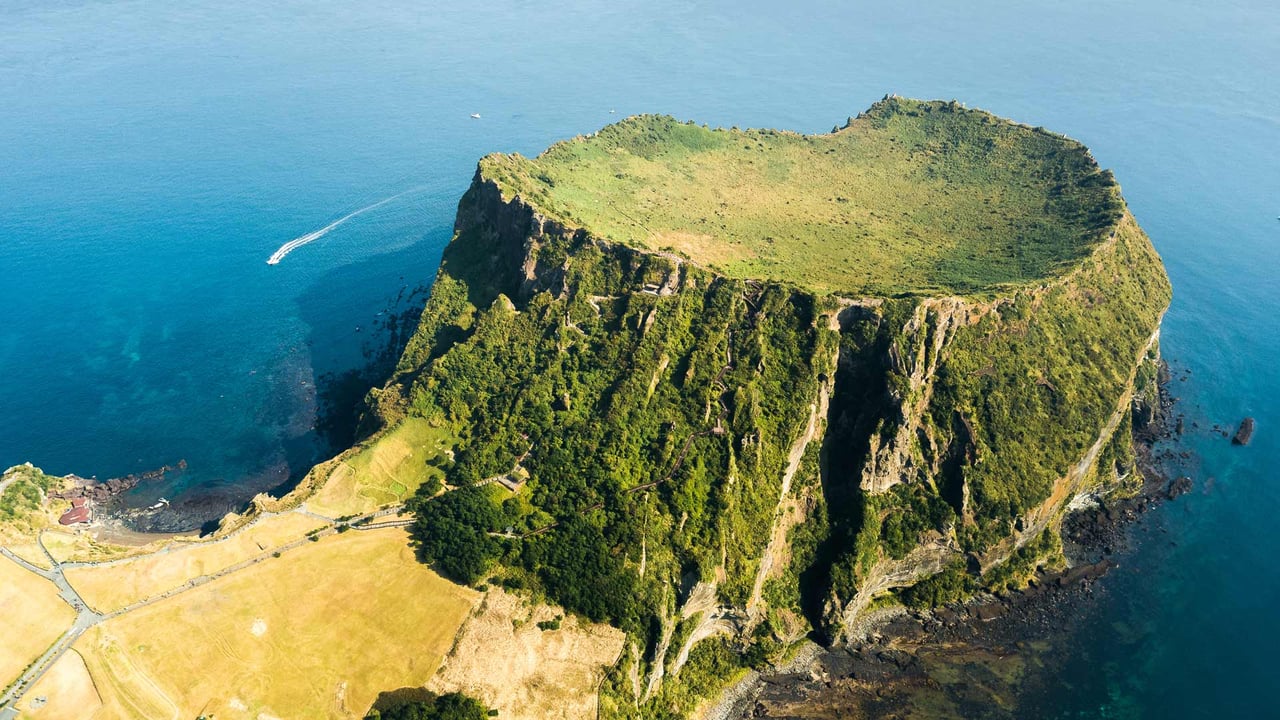 Seongsan Ilchulbong, a tuff cone on Jeju Island, South Korea (© Quynh Anh Nguyen/Getty Images)