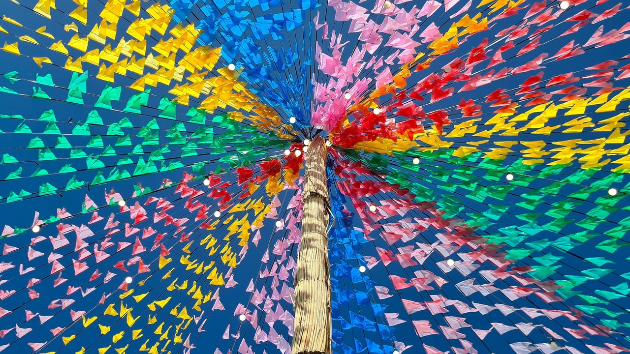 Bandeirinhas de Festa Junina, Aracaju, Sergipe (© Carlos Maranhao/Getty Images)