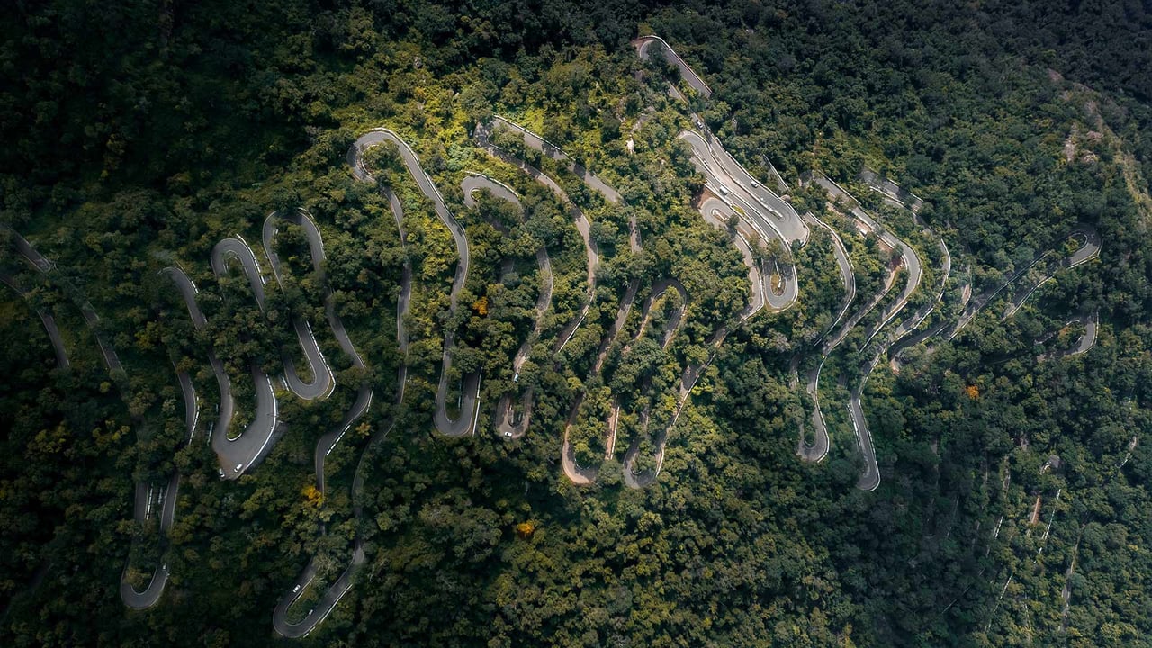 Hairpin bends in Kolli Hills in Tamil Nadu, India (© Surangaw/iStock/Getty Images Plus)