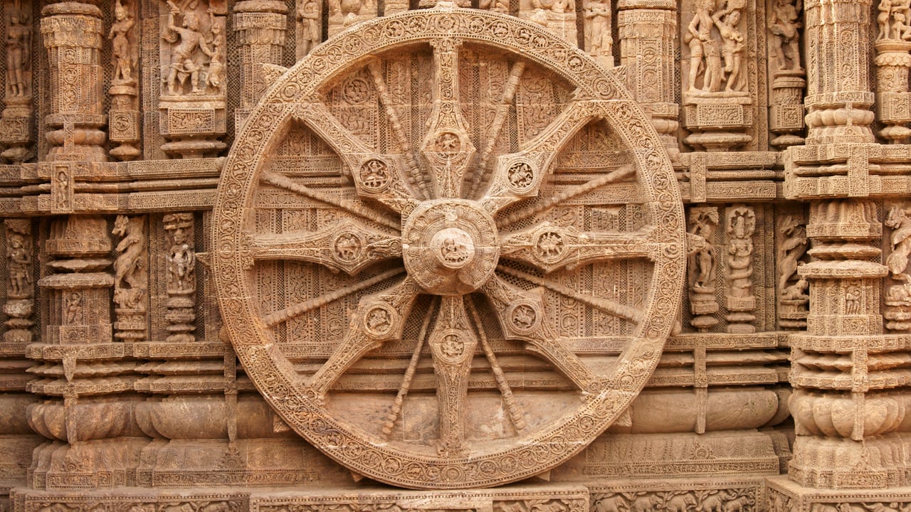A stone wheel engraved in the walls of the Konarak Sun Temple in Orissa, India (© JeremyRichards/Getty Images)