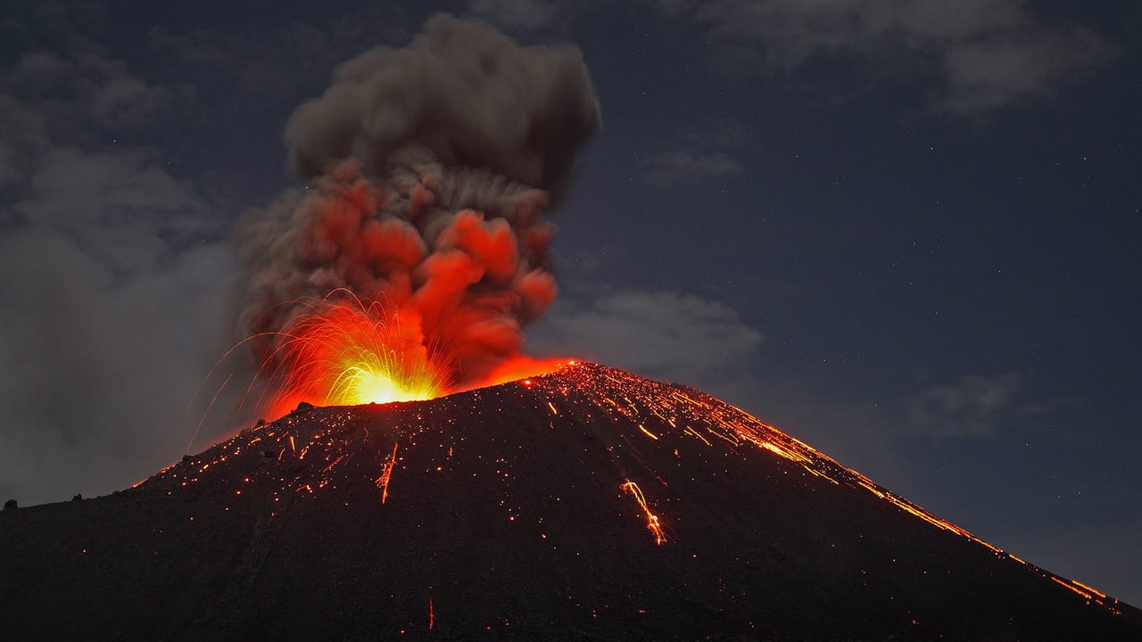 Anak Krakatoa volcano erupting off the coast of Sumatra, Indonesia (© Martin Rietze/Alamy)