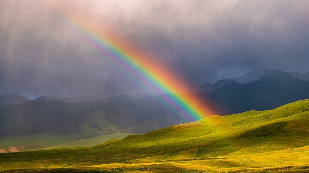 A rainbow in At-Bashy District , Kakshaal Too Mountains, Naryn Province, Kyrgyzstan (© Emad aljumah/Getty Images)