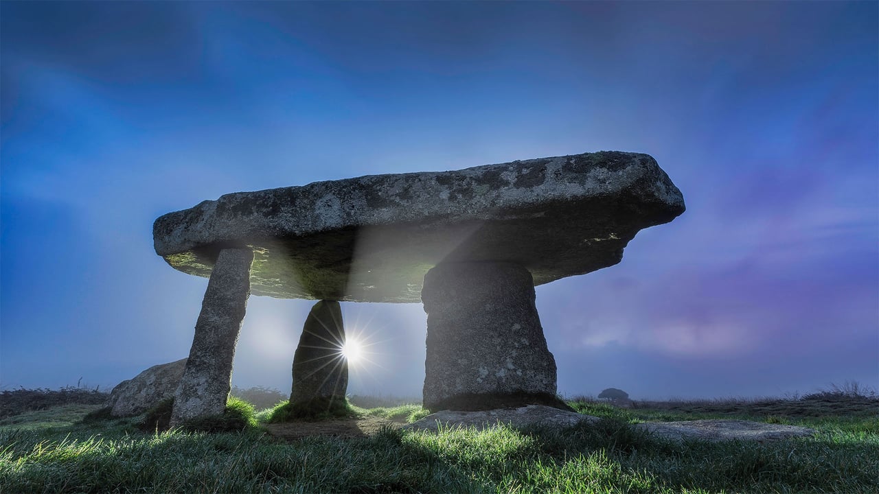 Lanyon Quoit burial chamber, Cornwall, England (© Guy Edwardes/Minden Pictures)