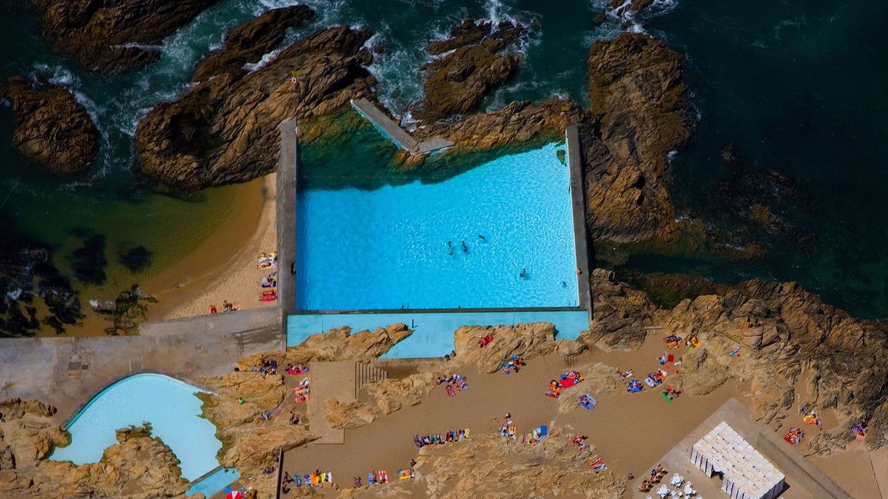 Tidal pools of Leça da Palmeira, Portugal (© Fernando Guerra/age fotostock)