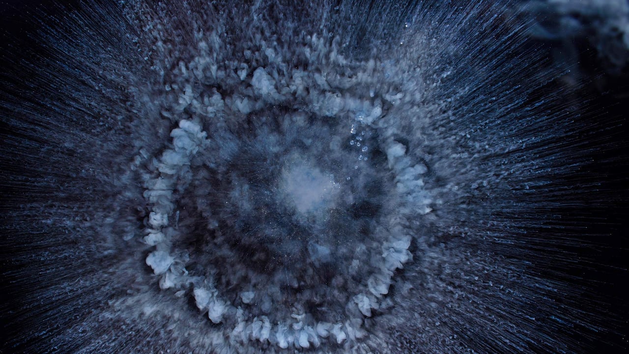 ｢液体窒素の爆発｣ (© Sunny/Getty Images)