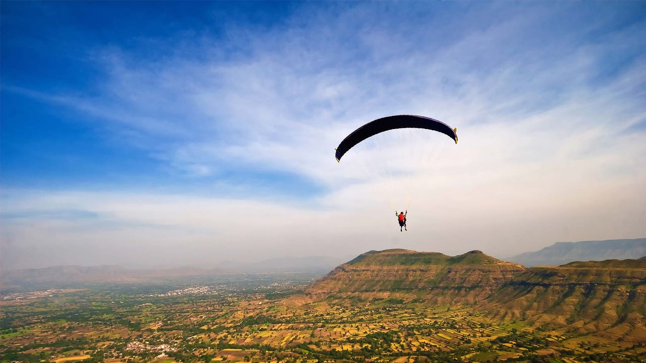 Paragliding in Kamshet and Panchgani, Maharashtra. (© Deep Pai/Moment/Getty Images)