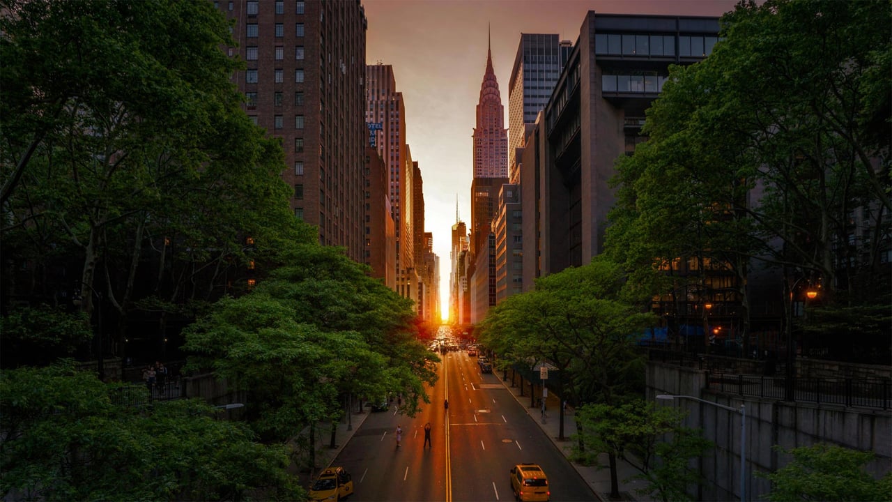 42nd Street with the Chrysler Building during Manhattanhenge in 2018, New York City (© Dennis Fischer Photography/Getty Images)