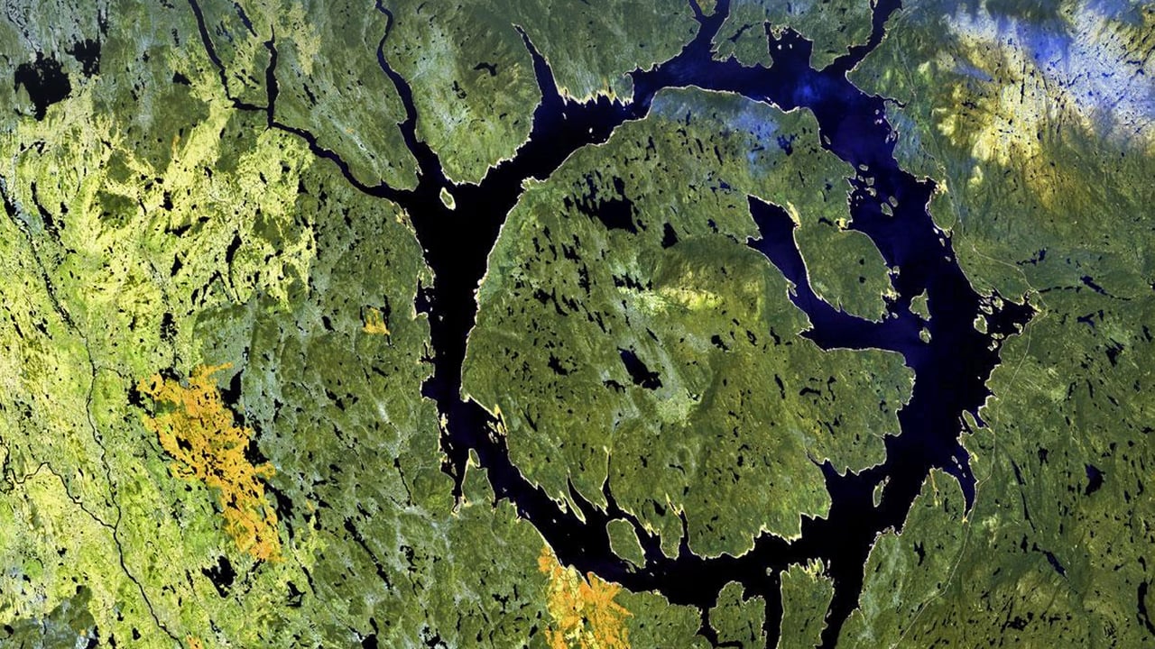 Manicouagan Crater in Québec, Canada (© Universal History Archive/Universal Images Group via Getty Images)