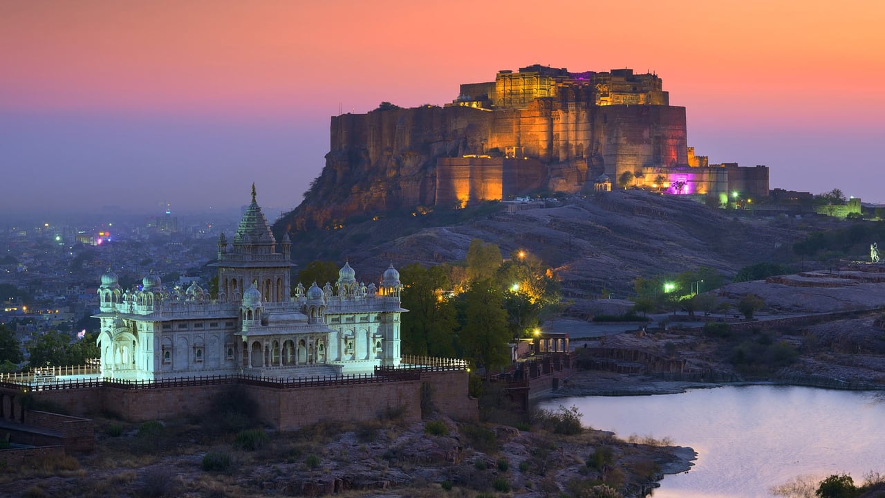 View of Jaswant Thada and Mehrangarh Fort in Jodhpur city in Rajasthan, India. (© Twenty47studio/Getty images)