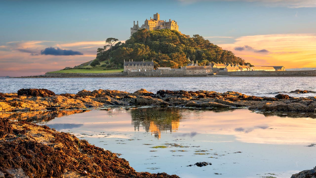 View of St Michael's Mount in Cornwall at sunset, Penzance, Cornwall, United Kingdom (© Valerie2000/Shutterstock)