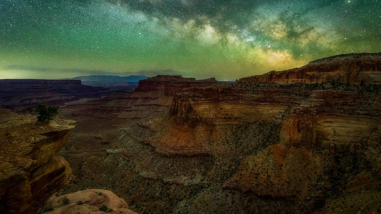 The Milky Way seen from Canyonlands National Park in Utah (© Cavan Images/Offset)