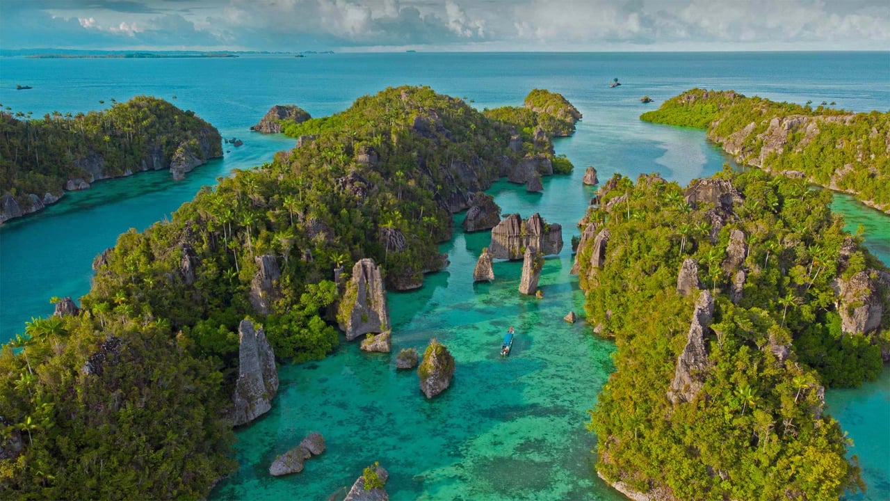 Misool Island, one of the four major islands in the Raja Ampat Islands in West Papua, Indonesia (© Elsy Saldek/Getty Images)