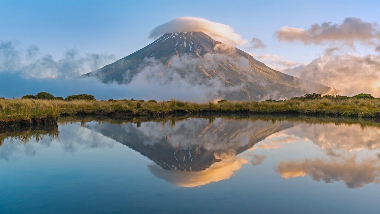 Mount Taranaki, Egmont National Park, North Island, New Zealand (© Francesco Vaninetti/plainpicture)
