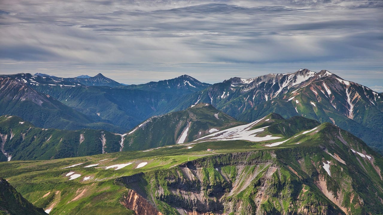 夏の立山, 富山県 (© yasuki/Adobe Stock)