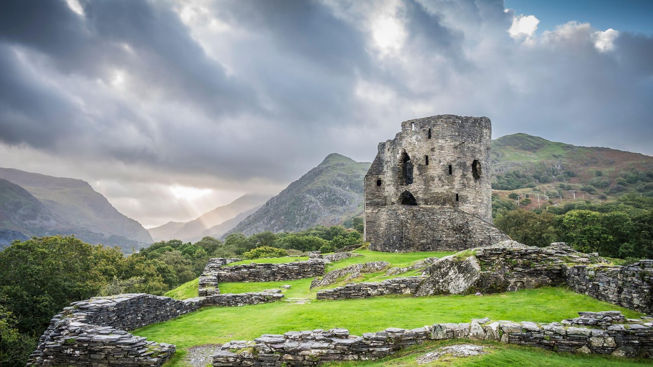 Dolbadarn Castle, Llanberis, Wales (© Allan Hartley/Alamy)