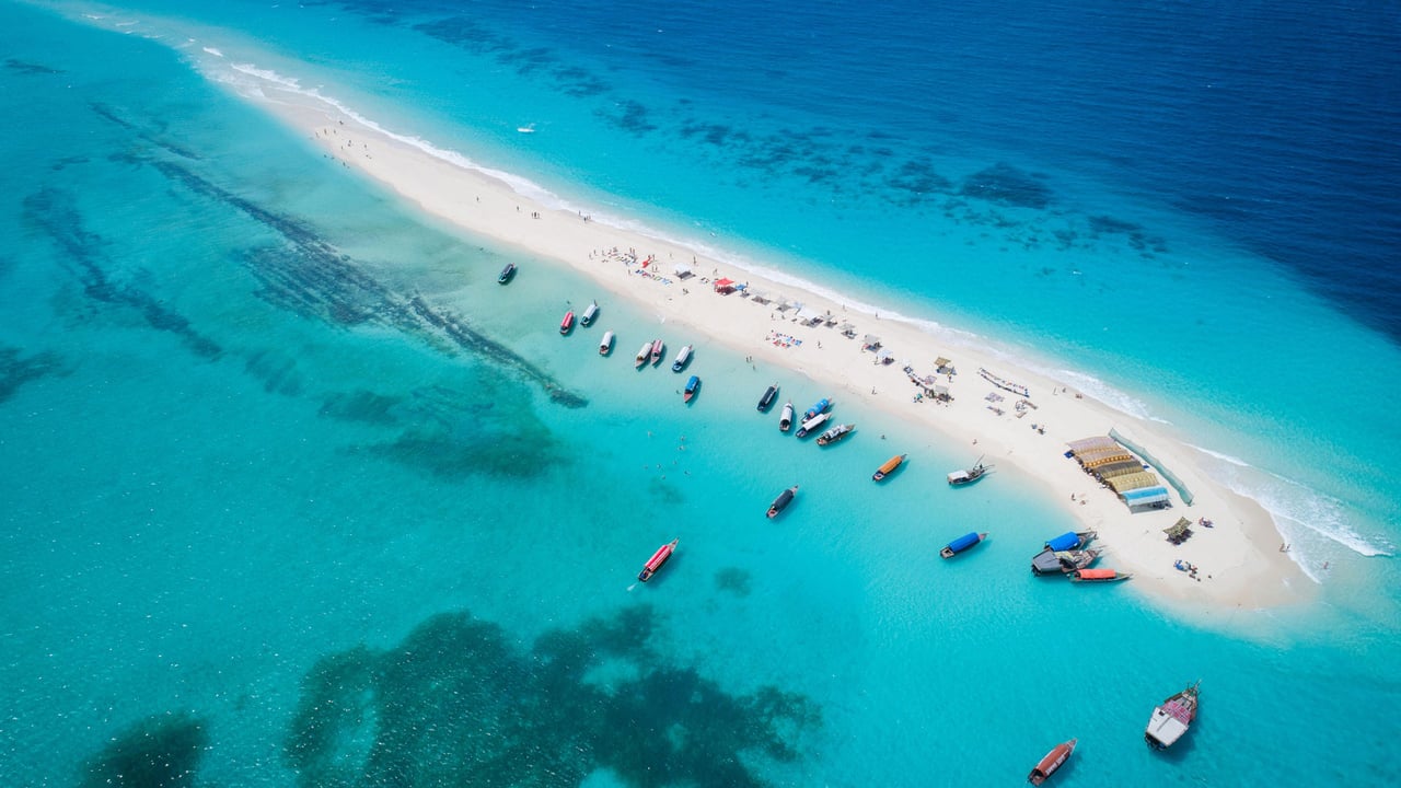 Sand bar in Nakupenda Beach Nature Reserve, Zanzibar, Tanzania (© Lubos Paukeje/Alamy)