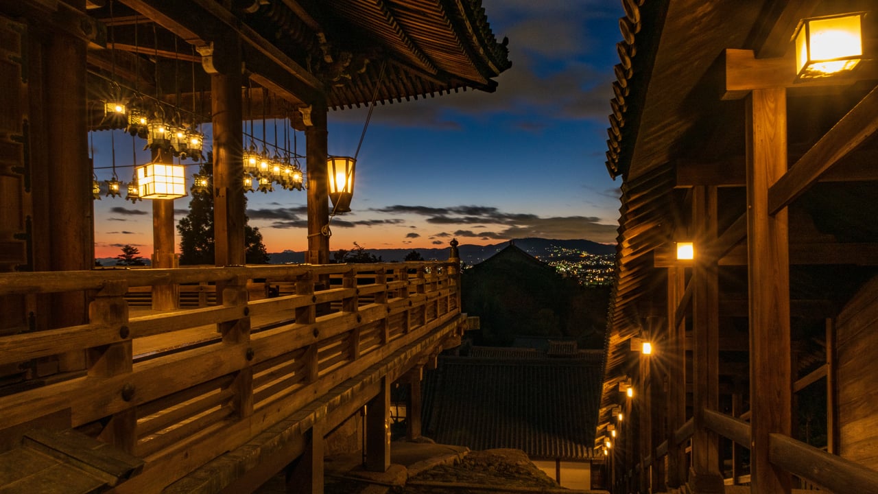 ｢東大寺二月堂｣奈良県, 奈良市 (© Hiroshi Watanabe/Shutterstock)