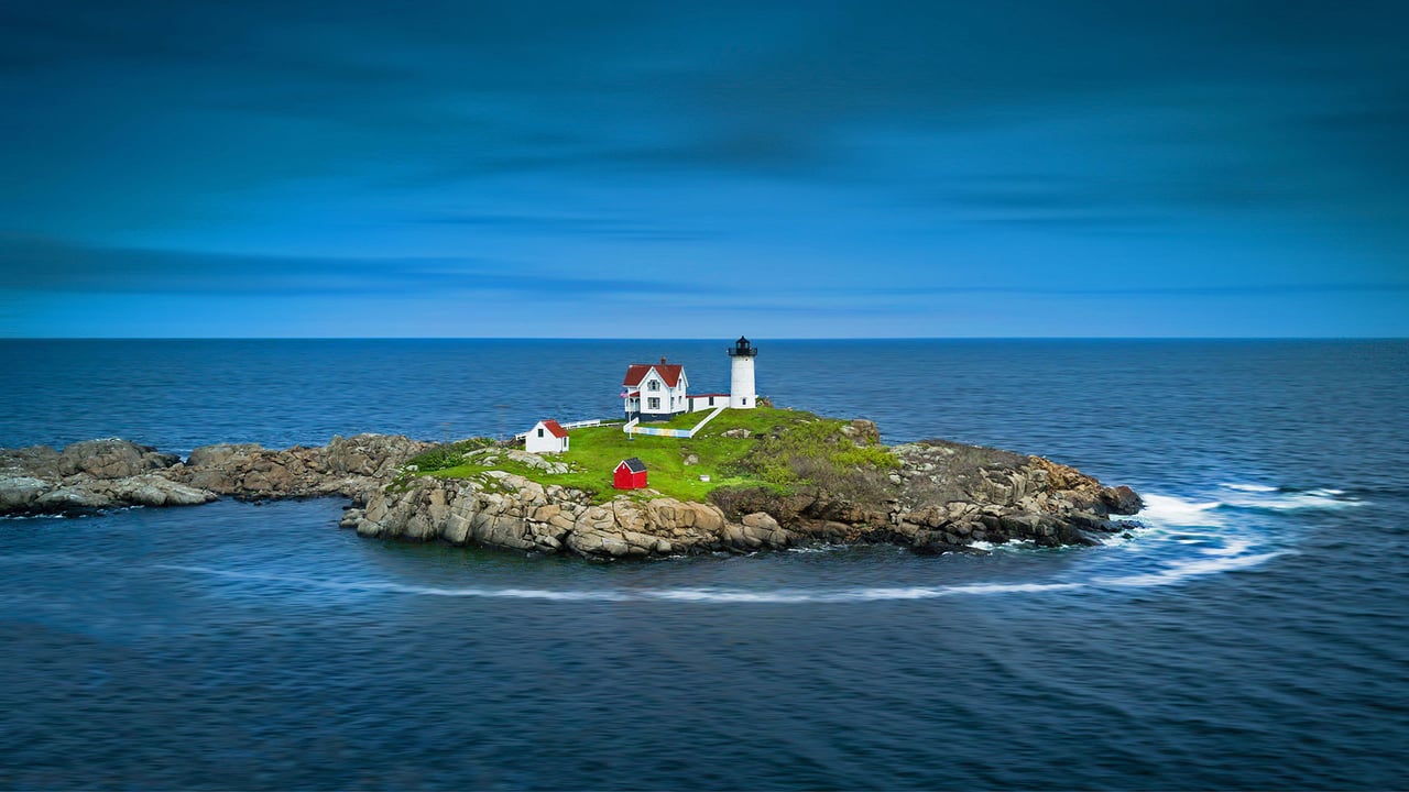 Cape Neddick Light in York, Maine (© Haizhan Zheng/Getty Images)