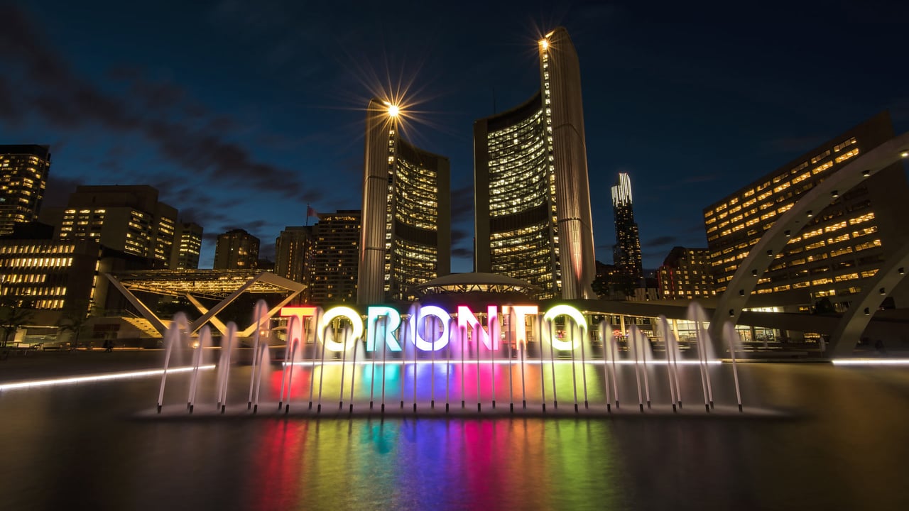 Toronto Sign, Nathan Phillips Square, Canada (© Bruce Christie/Moment/Getty Images)