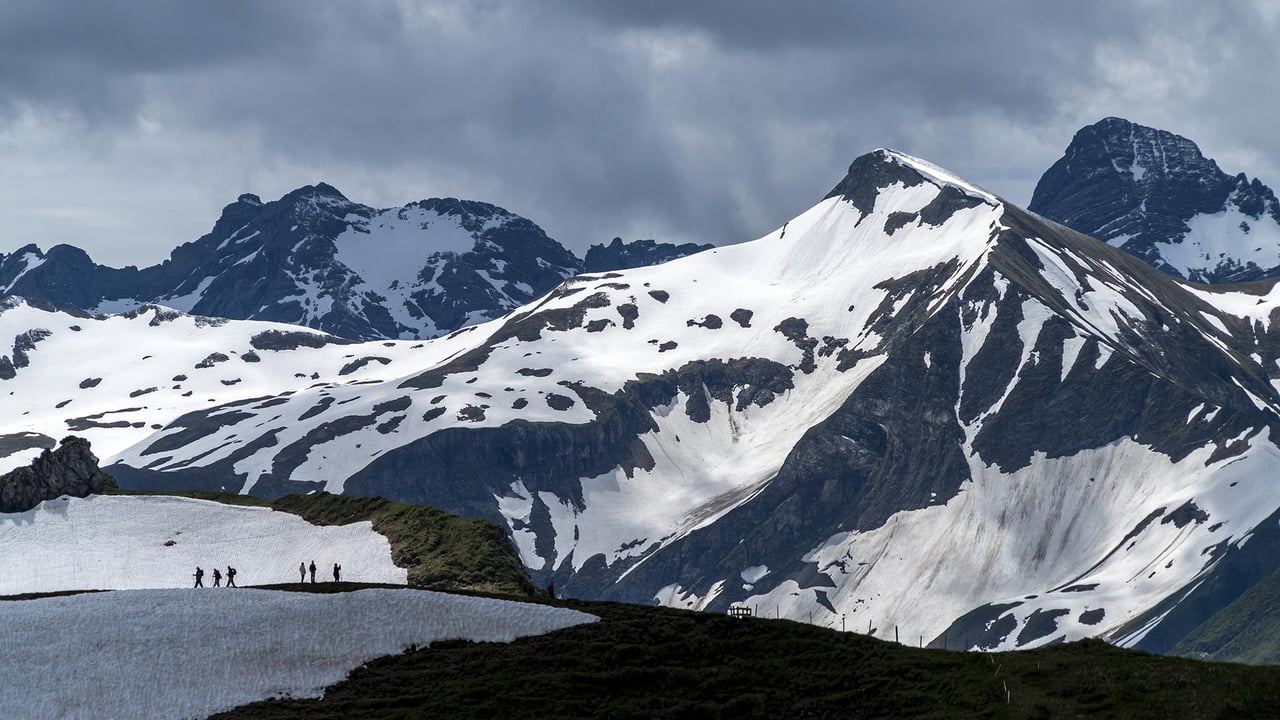 Wandergruppe in den Allgäuer Alpen bei Oberstdorf, Bayern, Deutschland (© Westend61/Getty Images)