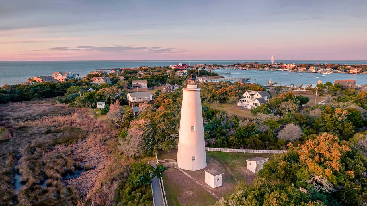 Ocracoke Lighthouse on Ocracoke Island, North Carolina (© Chansak Joe/Getty Images)