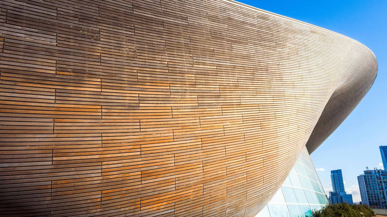 ondon Aquatics Centre at the Queen Elizabeth Olympic Park in Stratford (© Stefano Ravera/Alamy Stock Photo)