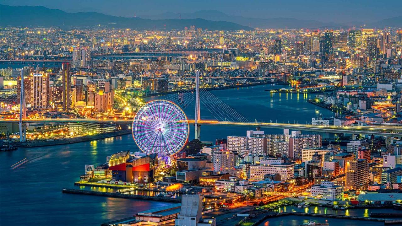 Osaka at night, Japan (© wichianduangsri/Getty Images)