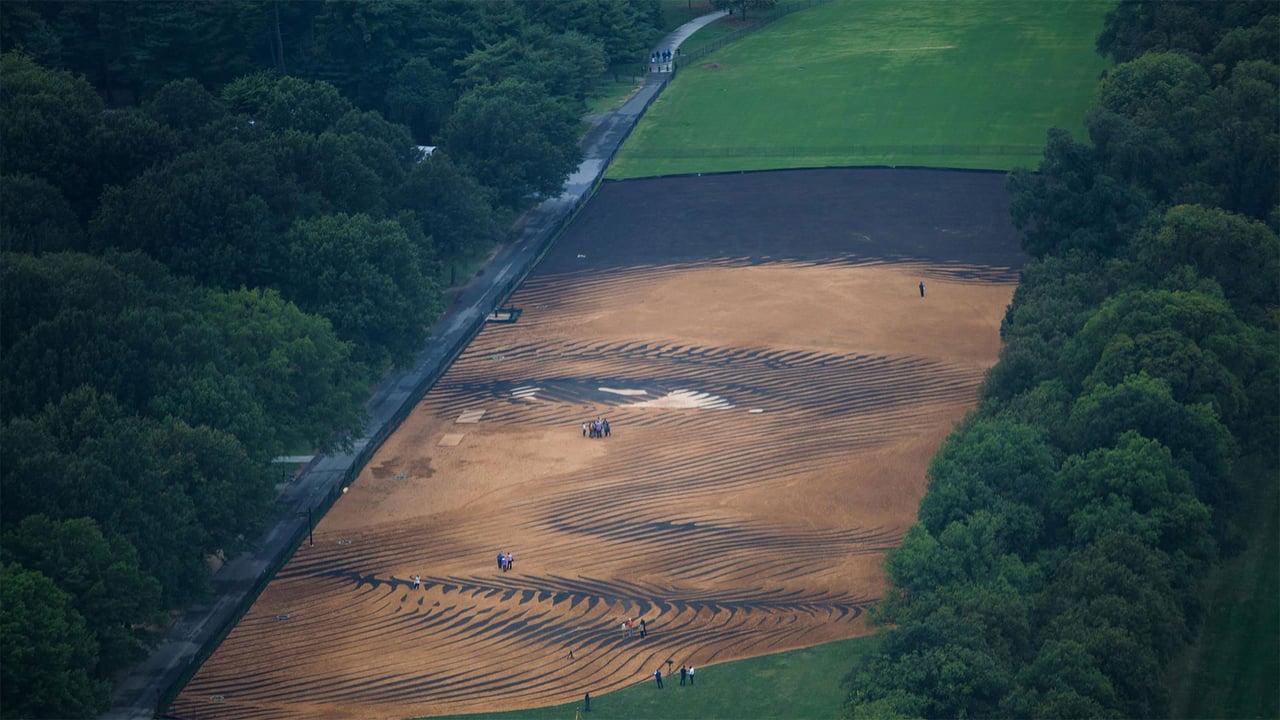 'Out of Many, One,' an artwork by Jorge Rodríguez-Gerada on the National Mall in Washington, DC (© Keith Lane/Tribune News Service via Getty Images)