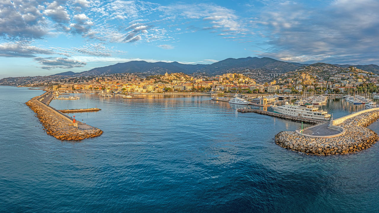Porto di Sanremo, Imperia, Liguria (© Pictures-and-Pixels/iStock/Getty images)