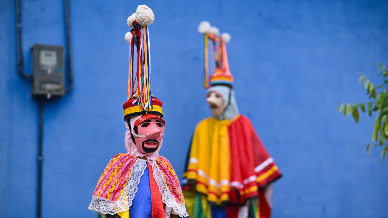 Integrantes do Bloco Boi Faceiro na celebração do bumba-meu-boi, São Caetano de Odivelas, Pará (© Pedro Vilela/Stringer/Getty Images)