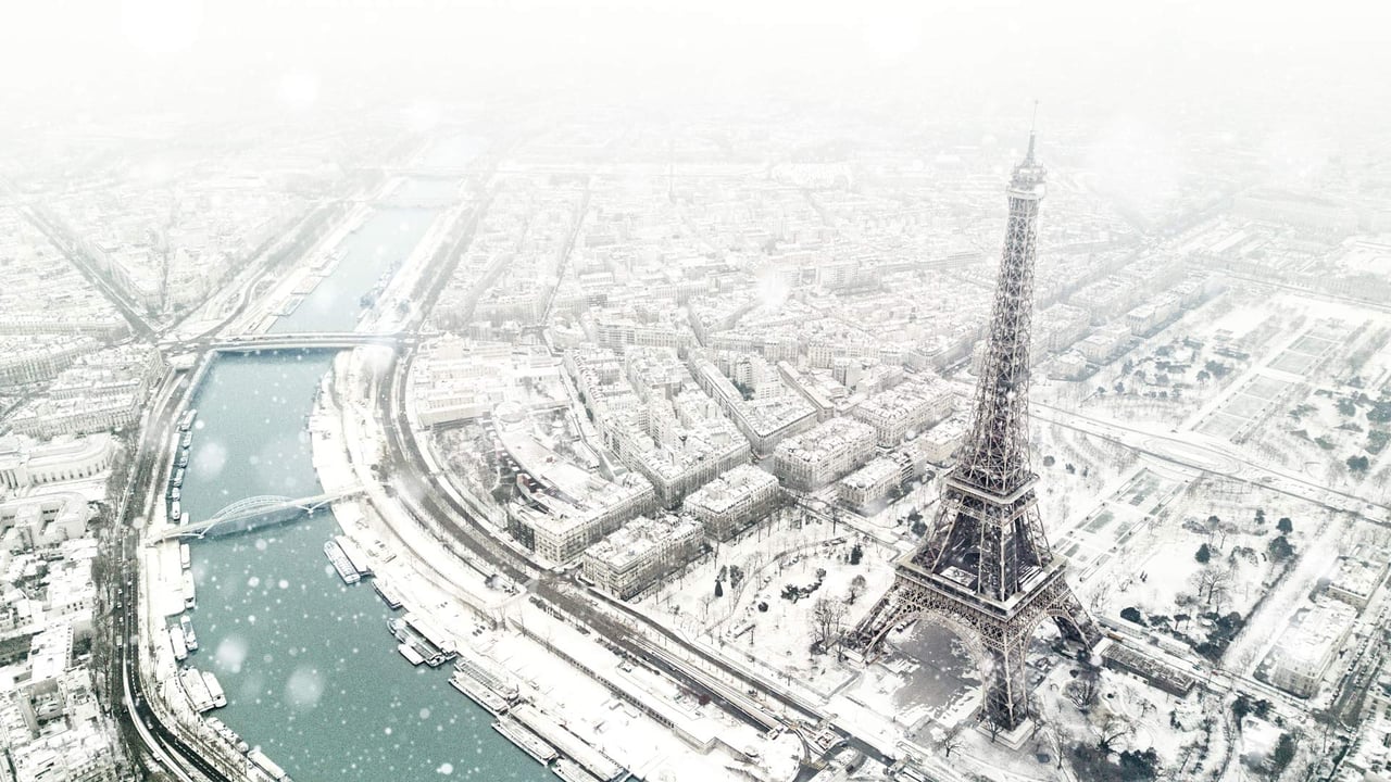 La tour Eiffel sous la neige, Paris (© Orbon Alija/Getty Images)