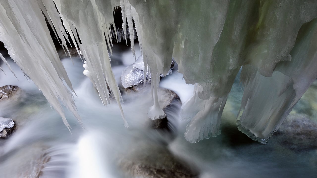Eiszapfen in der Partnachklamm, Garmisch-Partenkirchen, Bayern, Deutschland (© Hans Lippert/Getty Images)