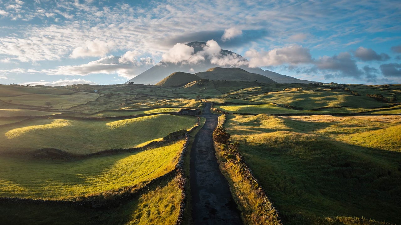 Road to Mount Pico, Portugal (© Marco Bottigelli/Getty Images)