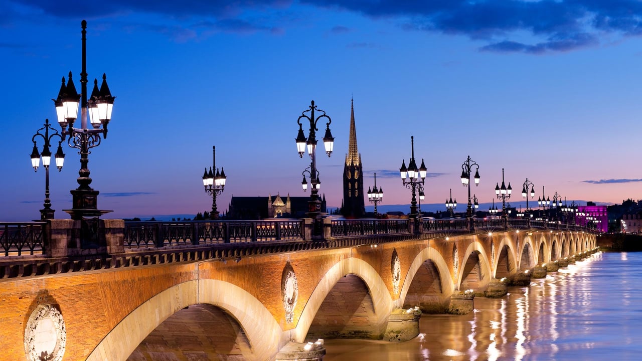 Pont de pierre, Bordeaux, France (© SergiyN/Getty Images)