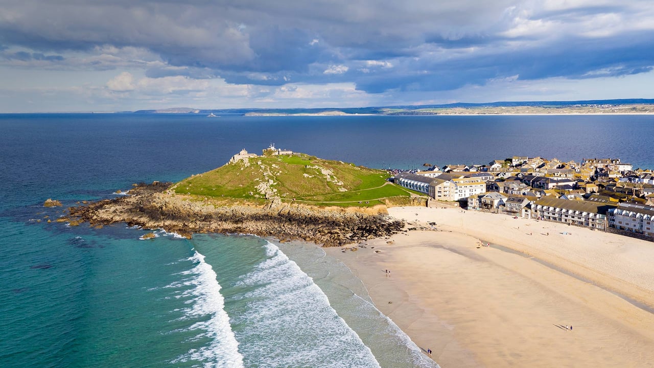 Porthmeor beach in St Ives, Cornwall, England (© Robert Harding World Imagery/Offset)