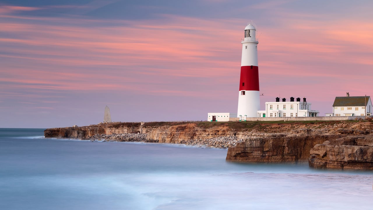 Dawn sunlight and waves at Portland Bill Lighthouse, Dorset, England (© Lee Pengelly/Getty Images Plus)