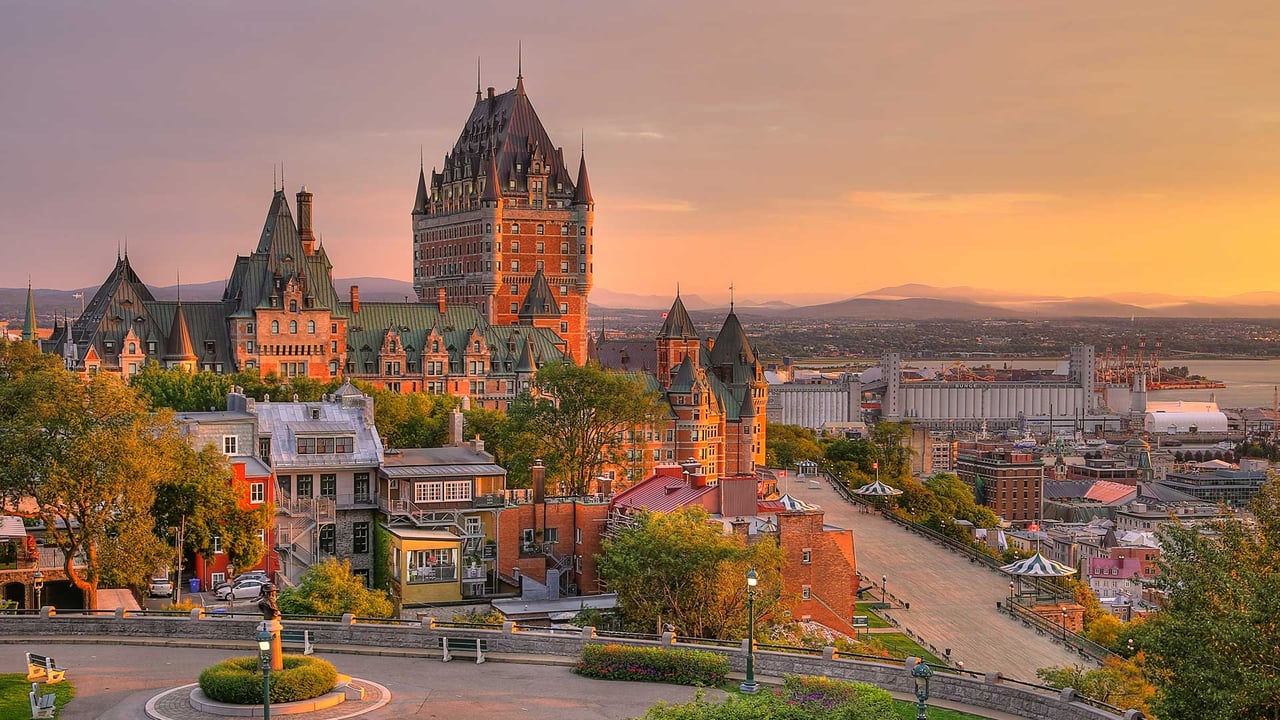 Frontenac Castle in Old Quebec City (© mervas/Shutterstock)
