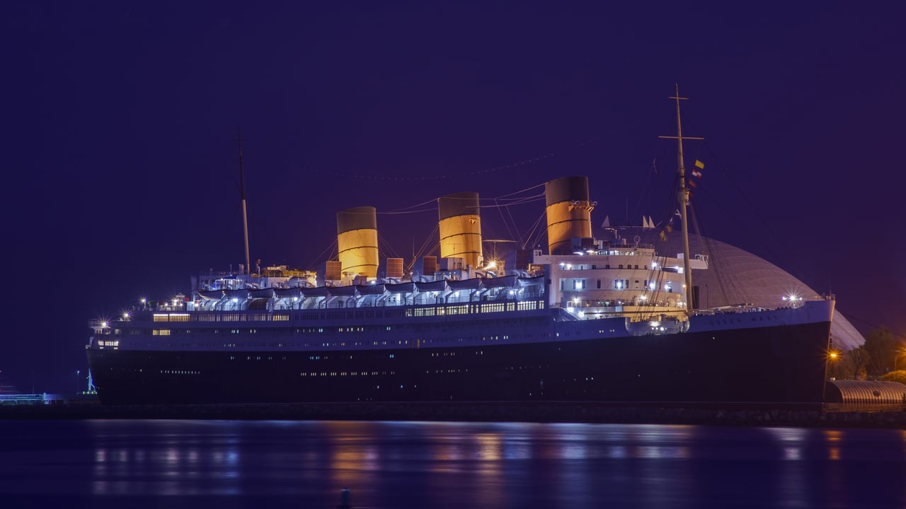 Night view of the RMS Queen Mary, Long Beach, California, United States (© Kit Leong/Shutterstock)