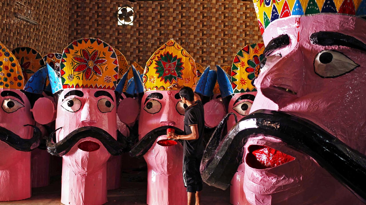 An artisan applies final touches to an effigy of Ravana in Jammu, India (© Mukesh Gupta/Reuters)