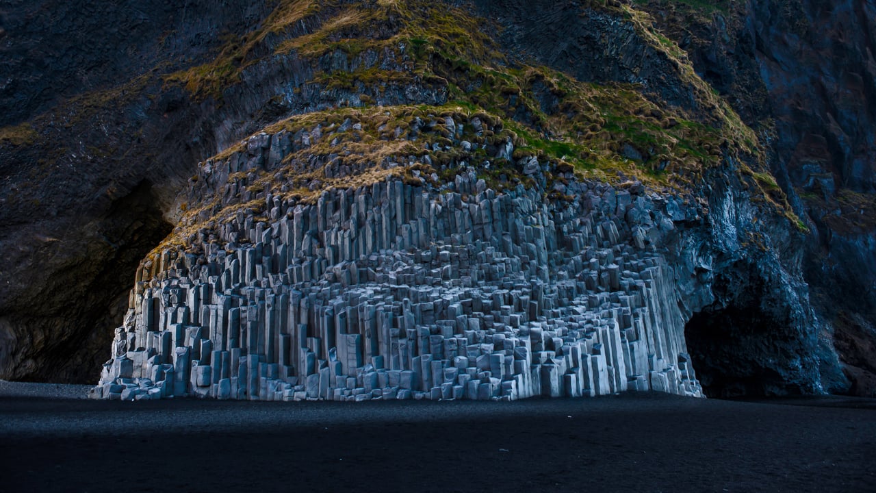 Reynisdrangar (basalt rock formations) on Reynisfjara Beach, Iceland (© Cavan Images/Getty Images)