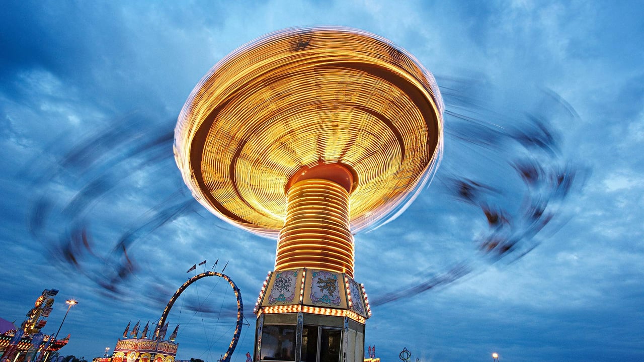 Blurred view of ride at the Canadian National Exhibition, Toronto (© Tetra Images LLC/Alamy Stock Photo)