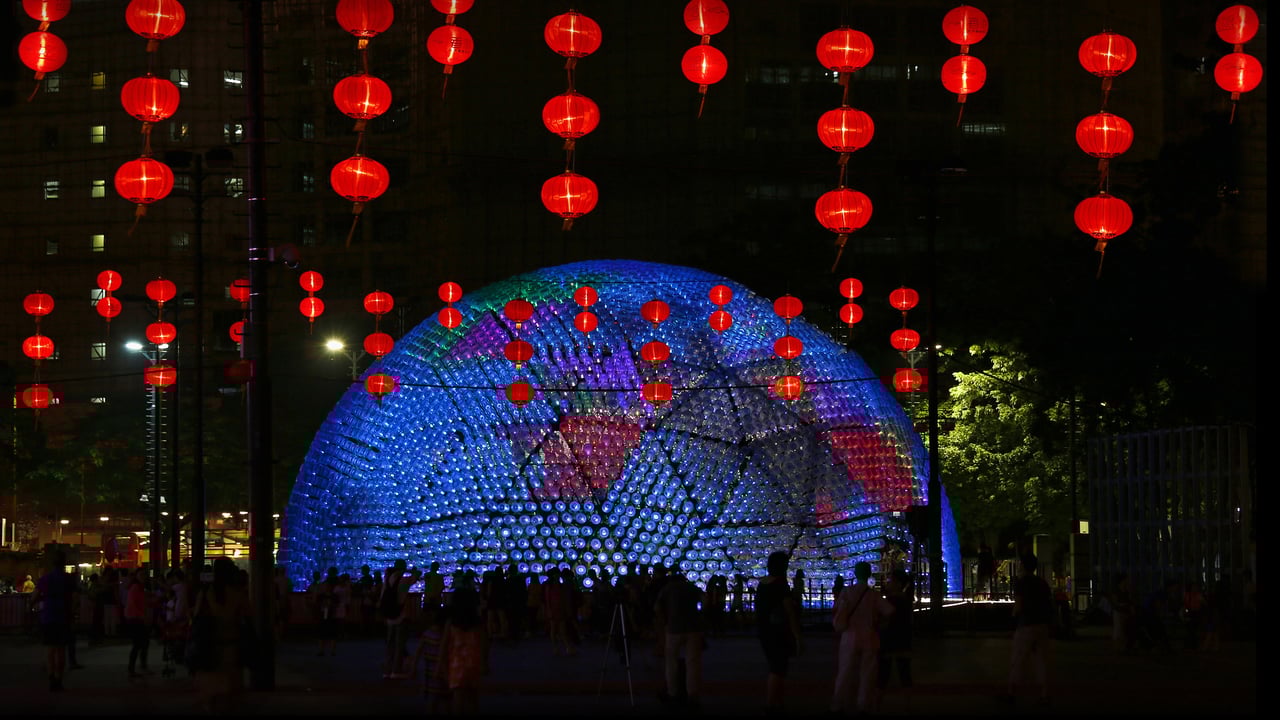 'Rising Moon' lantern to celebrate the Mid-Autumn Festival in Hong Kong's Victoria Park (© Bobby Yip/Reuters)